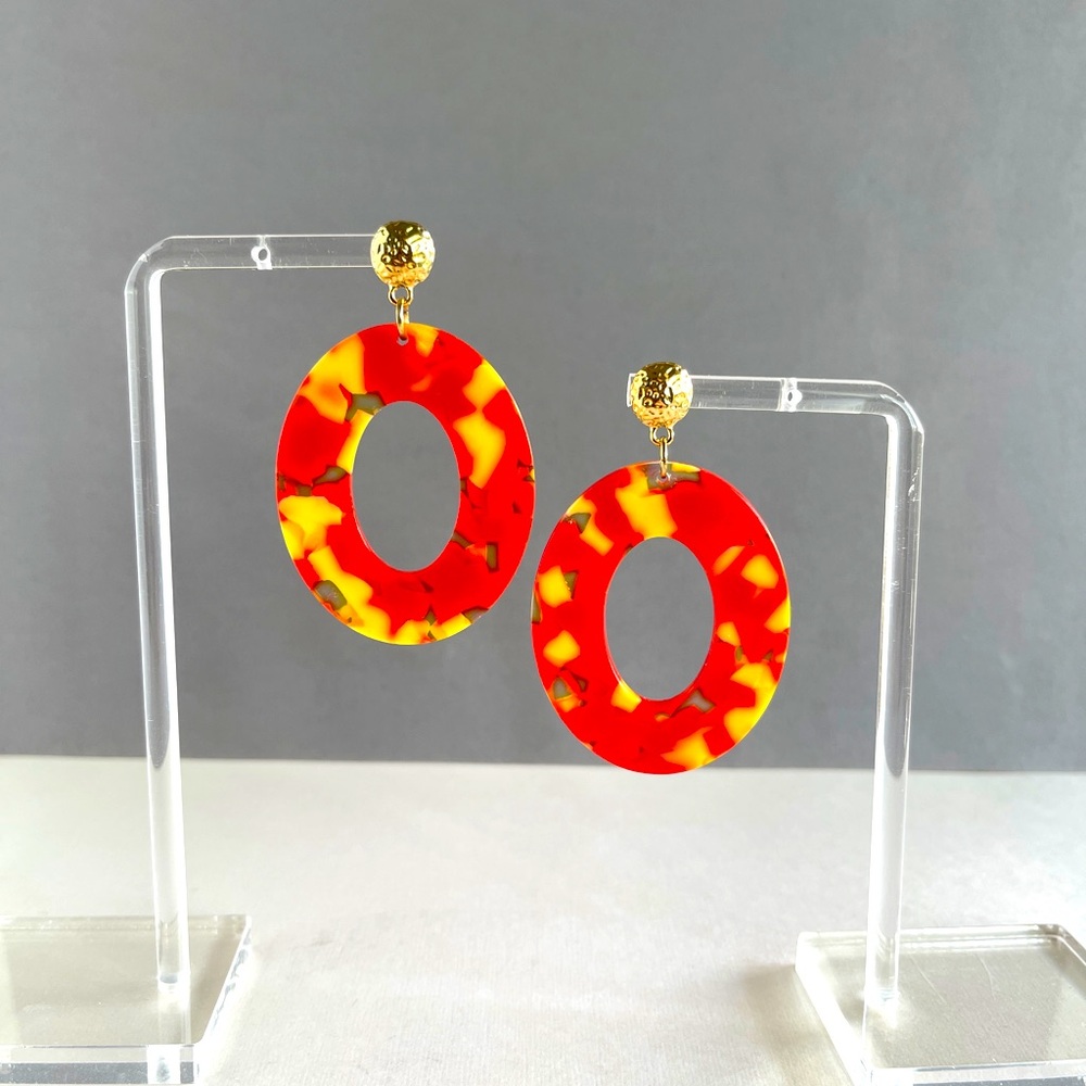 Tortoise shell acrylic earrings. Summer earrings, acrylic hoop earrings.